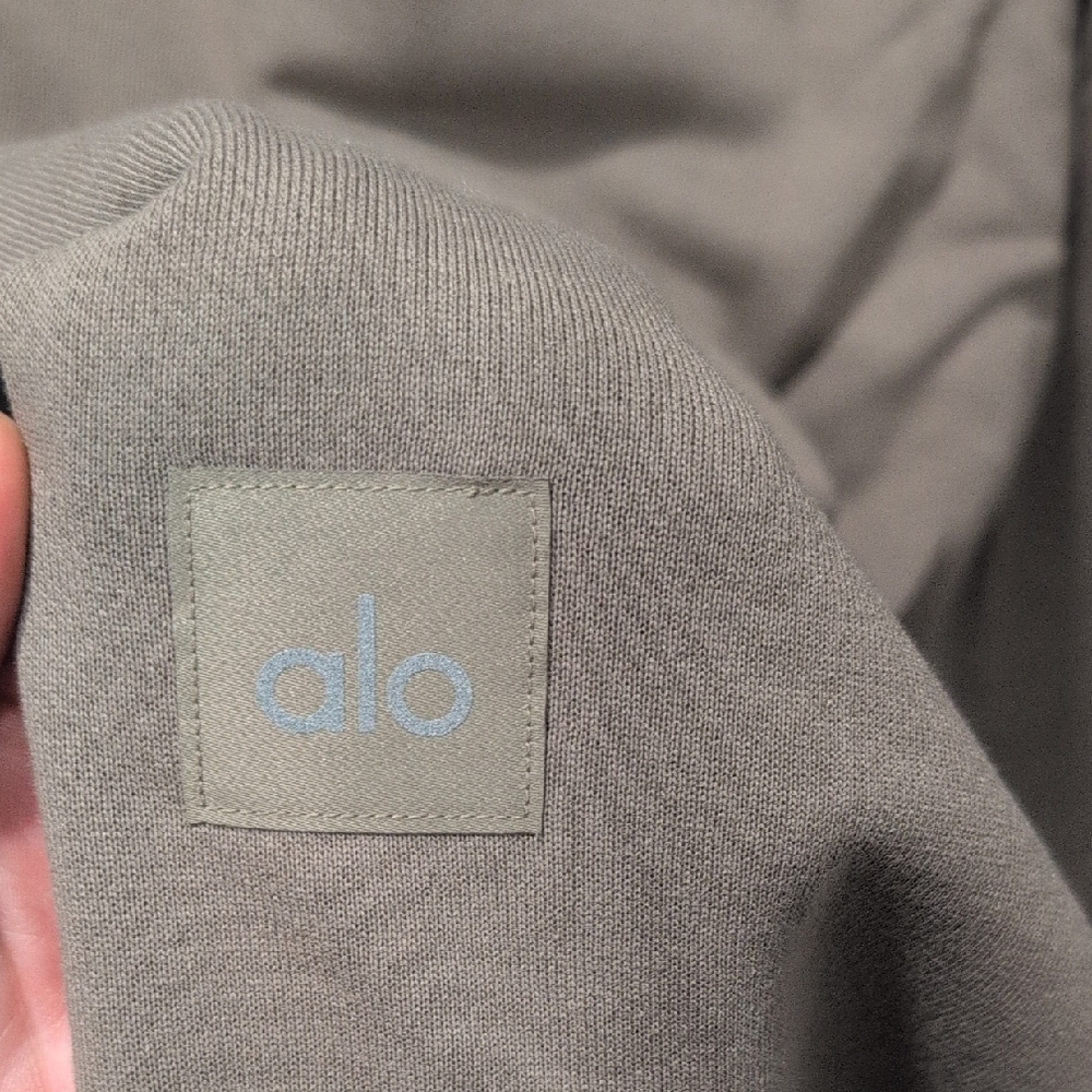 ALO Yoga🤎 NEW COLOR DROP Light Cocoa Wide Leg Sweatpant - Picture 4 of 10